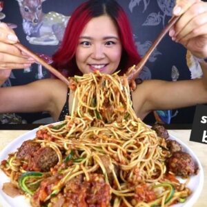 SPAGHETTI & MEATLESS BALLS MUKBANG (PLUS Q&A) / Munching Mondays Ep.101