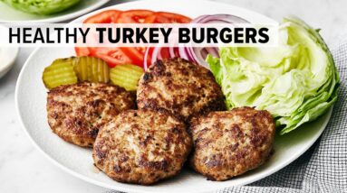 This TURKEY BURGER recipe is juicy, healthy and easy to make!