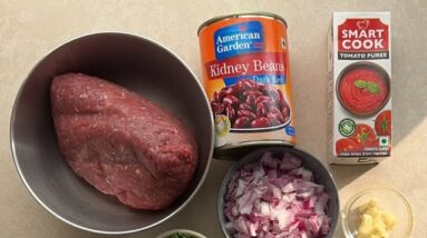 An Indian 🇮🇳 cooking chilli con carne 🥩