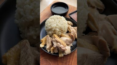 Drop that 🍗 emoji if you love chicken. This is chicken rice