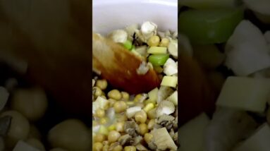 There are NO CLAMS in this CLAM CHOWDER lol #shorts